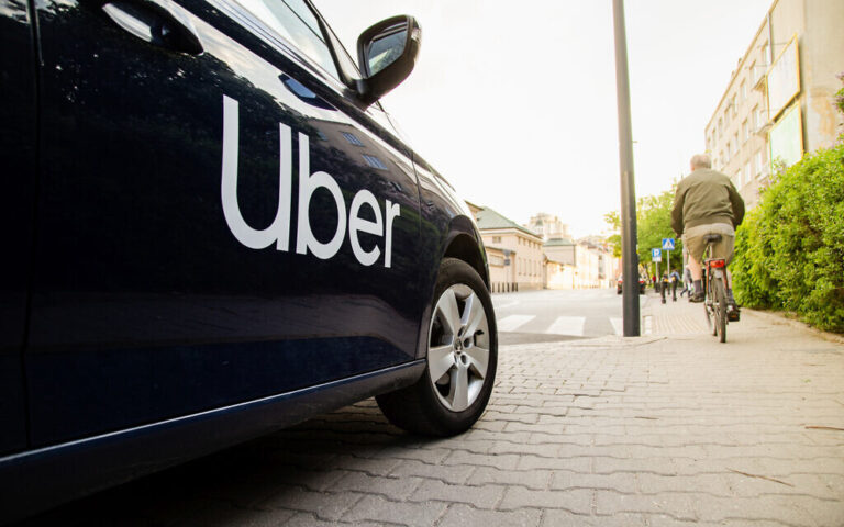 Uber va relancer les opérations de covoiturage en Israël avec des chauffeurs de taxi agréés