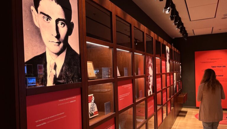 Qu'est-ce qu'un Juif ?  Le musée de la diaspora rénové en Israël tente une réponse à trois étages.