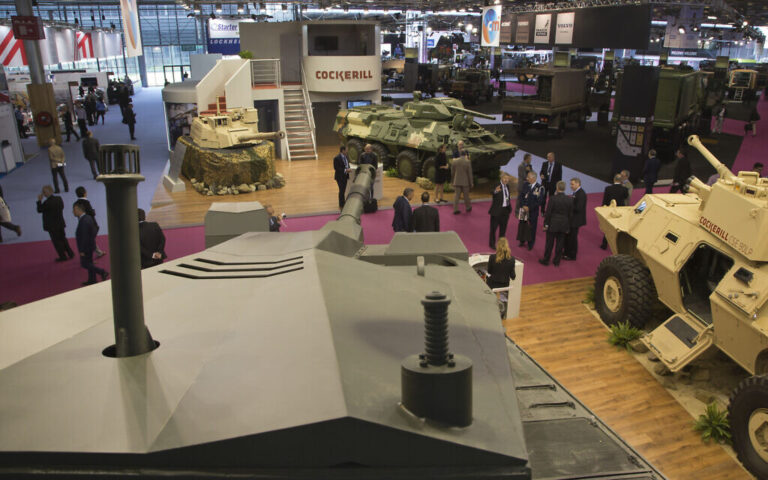 Pour répondre à la demande croissante, les entreprises de défense israéliennes exposent leurs produits à Paris