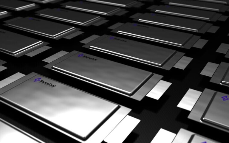 StoreDot d'Israël fait la démonstration d'une batterie de véhicule électrique pouvant se recharger en 10 minutes