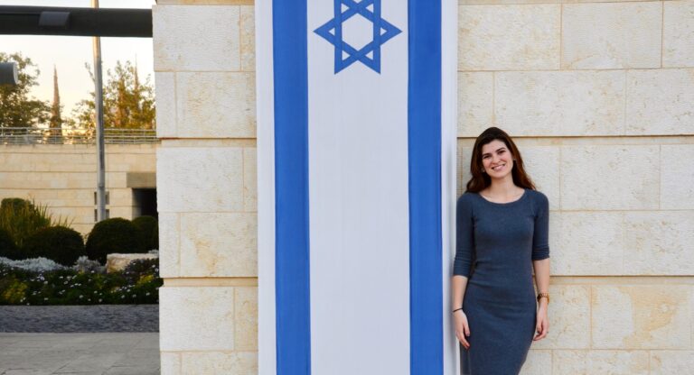 Ce jeune immigrant américain à Jérusalem raconte l'histoire d'Israël au monde