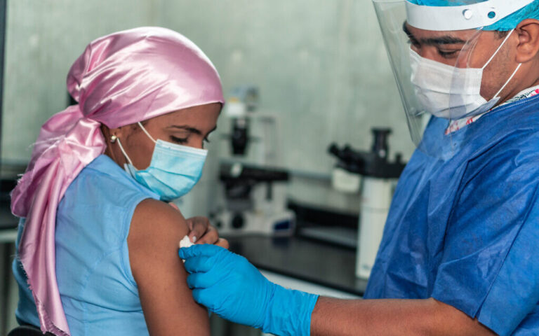 L'effet du vaccin s'estompe plus rapidement pour les patients atteints de cancer ;  les boosters le restaurent – ​​étude israélienne