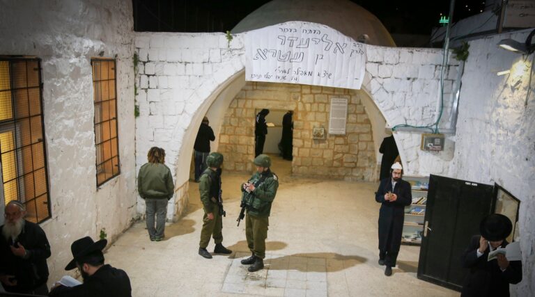 2 Juifs blessés par balle alors qu'ils tentaient de visiter le tombeau de Joseph dans la ville cisjordanienne de Naplouse