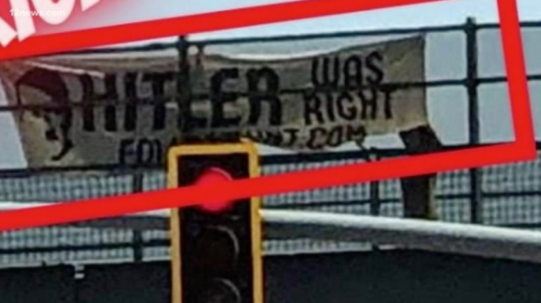 4 hommes arrêtés pour avoir placé une banderole "Hitler avait raison" sur un pont en Arizona