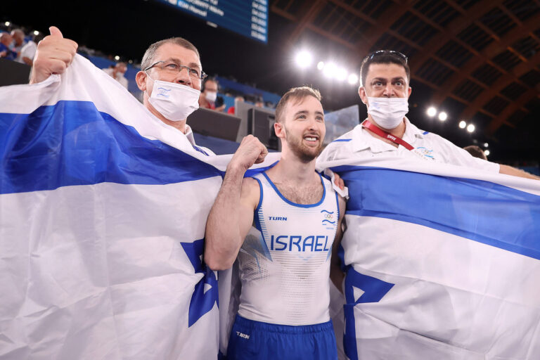 Artem Dolgopyat a remporté une médaille d'or pour Israël à Tokyo, mais il ne peut pas se marier à la maison.  Son histoire relance un vieux débat.