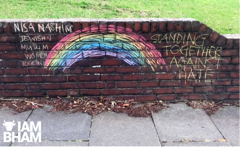 Des femmes juives et musulmanes unissent leurs forces pour supprimer les graffitis antisémites à Birmingham, en Angleterre