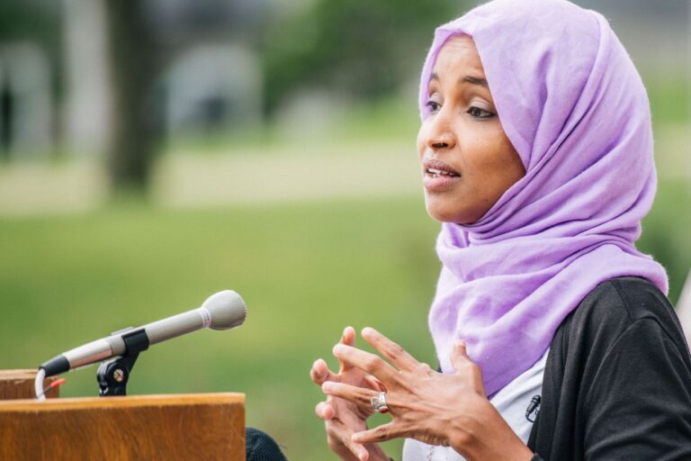 Ilhan Omar attaque son challenger en faisant référence à des donateurs juifs dans un courrier