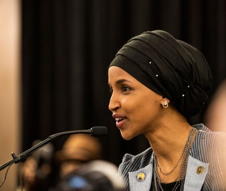 Ilhan Omar dit qu'il est important de comprendre comment les gens vivent l'antisémitisme