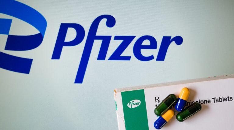 Israël va acheter des dizaines de milliers de doses de la pilule anti-COVID de Pfizer