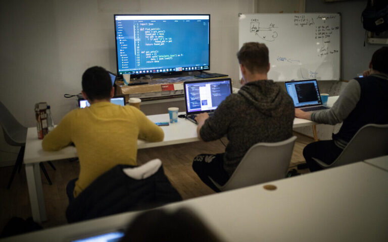 La bataille pour les talents technologiques en Israël s'intensifie alors que la guerre en Ukraine fait rage - rapport