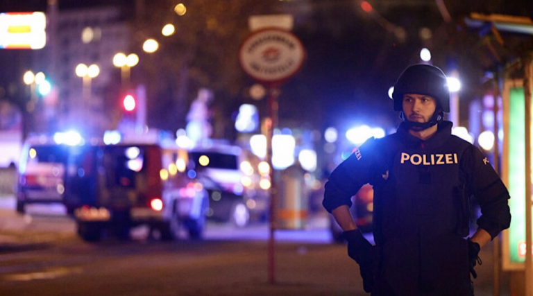 La communauté juive de Vienne en confinement après qu'une attaque près d'une synagogue a fait au moins 4 morts