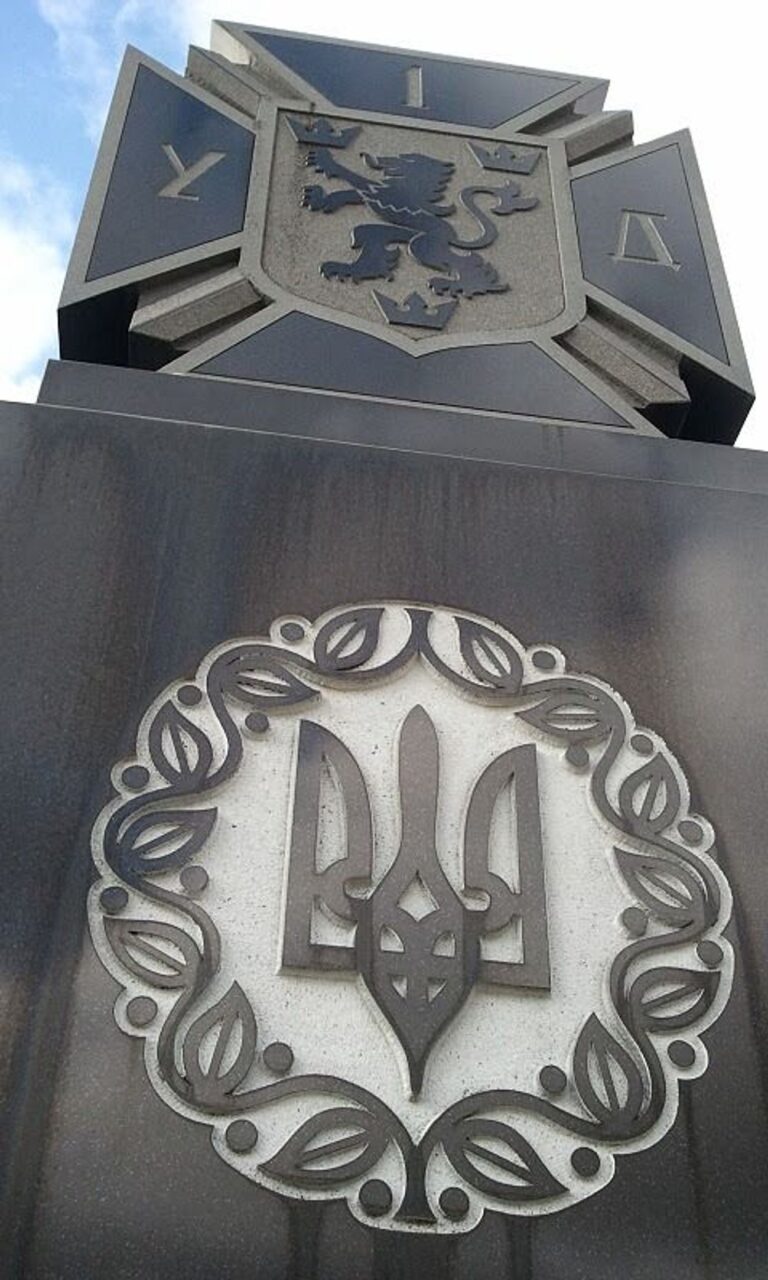 La police de l'Ontario s'excuse d'avoir traité le monument nazi vandalisé comme un crime haineux