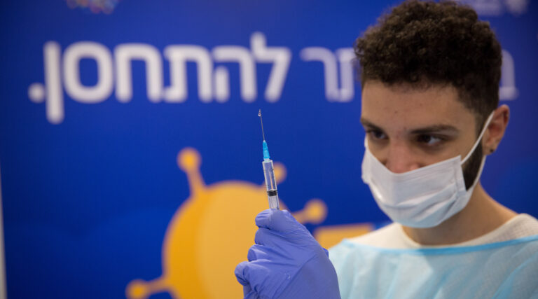 Le 4e coronavirus a multiplié par cinq les anticorps, selon les données préliminaires d'Israël