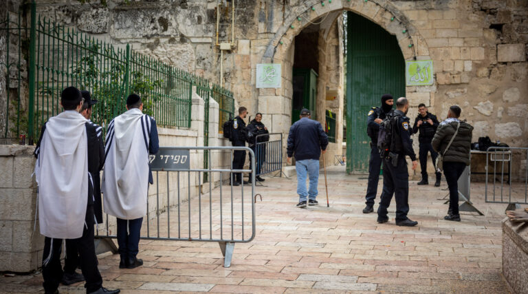 Le Mont du Temple fermé aux Juifs après des semaines de visites juives et d'affrontements avec la police