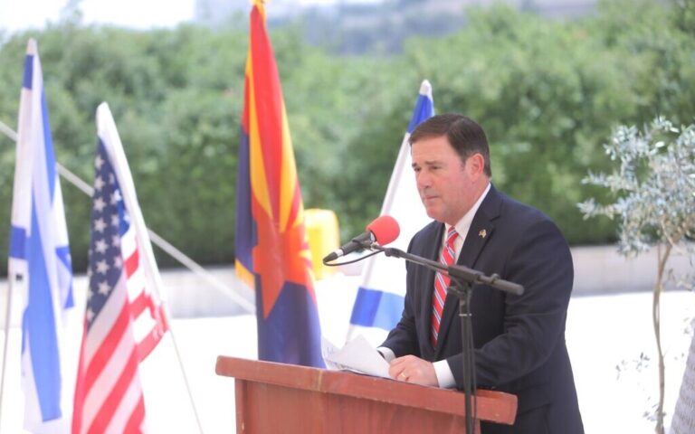 Le gouverneur de l'Arizona en Israël pour stimuler le commerce et les relations d'affaires