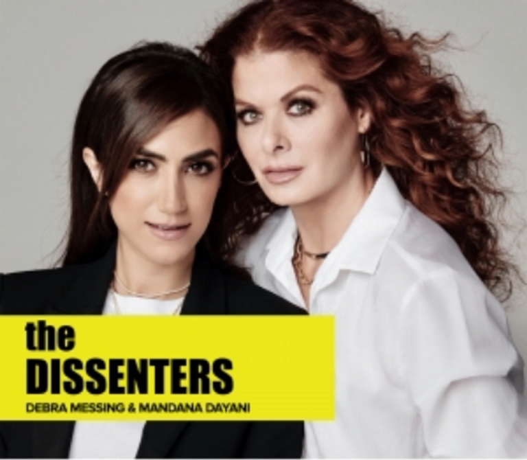 Le nouveau podcast de Debra Messing s'attaque à l'antisémitisme et à Trump