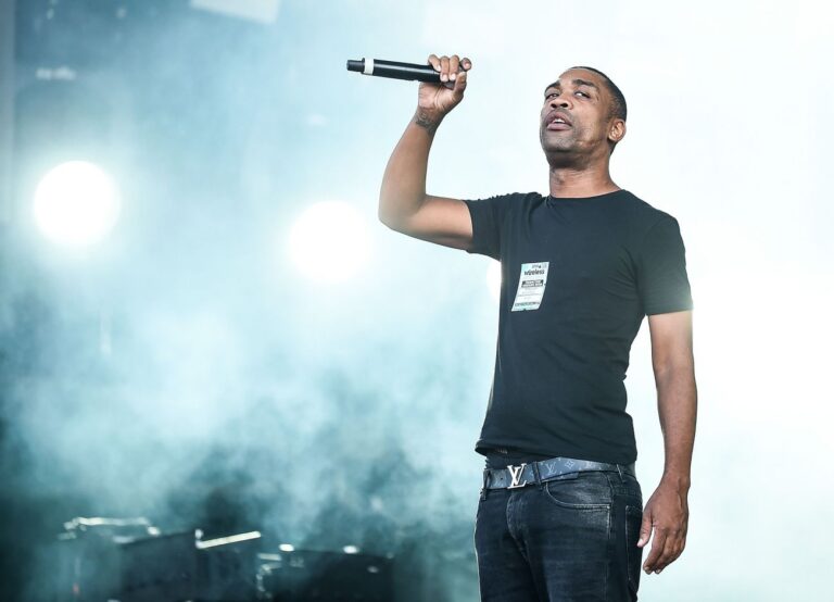 Le rappeur britannique Wiley répète des clichés sur le pouvoir et l'argent juifs dans une nouvelle interview