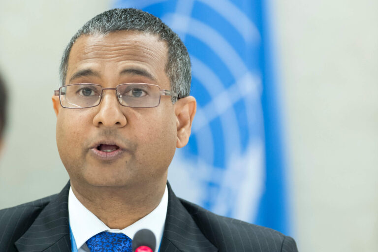 L'envoyé de l'ONU publie un plan d'action pour que les gouvernements combattent l'antisémitisme mondial