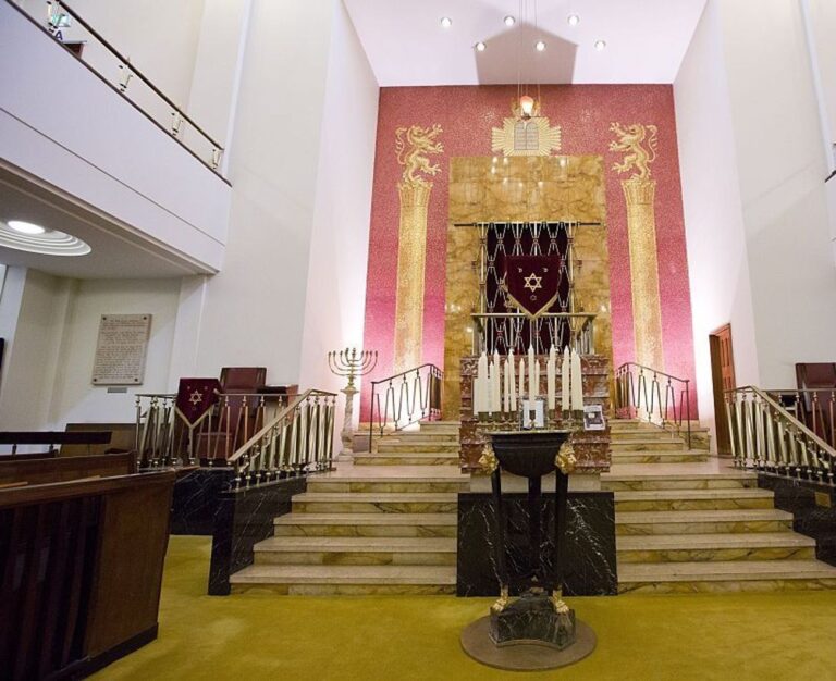 Les Juifs britanniques, déjà sous haute sécurité, disent que l'attaque de la synagogue du Texas n'est pas une cause de panique
