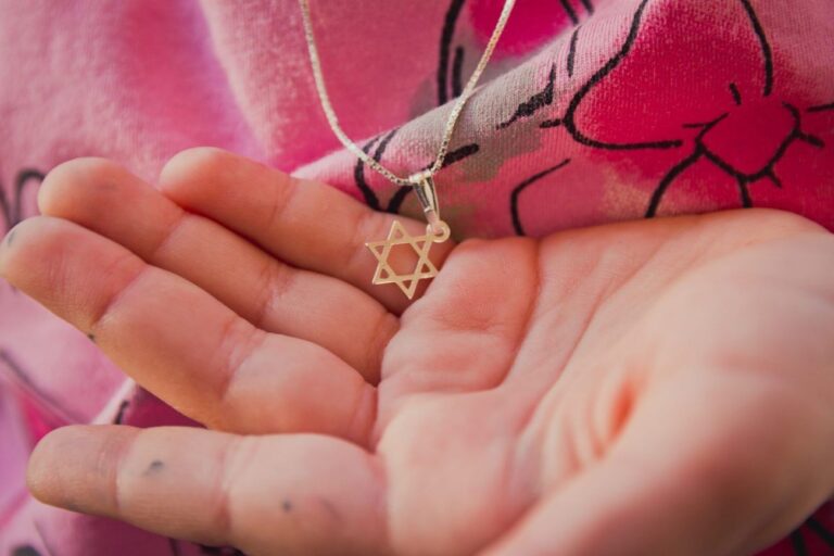 Les étudiants en conversion me demandent s'il est sûr de devenir juif.  C'est ce que je leur dis.