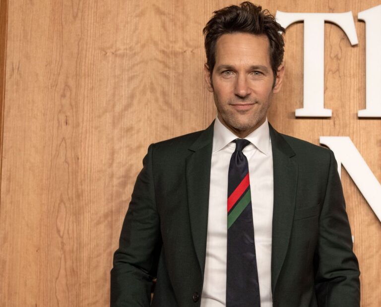 Paul Rudd est l'homme le plus sexy du monde.  Prenez ça, l'ancien vainqueur Mel Gibson.