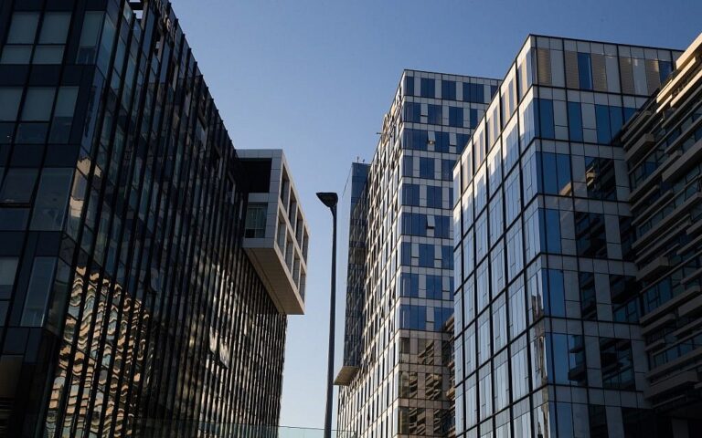 Plus de 500 employés technologiques israéliens licenciés en une journée, au milieu des craintes de "bulle"