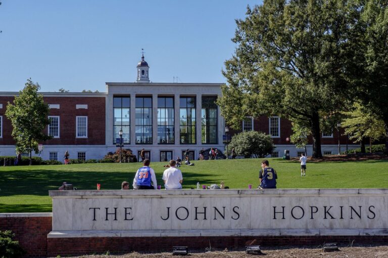 Qu'est-il arrivé à cet assistant d'enseignement de John Hopkins qui voulait punir les « étudiants sionistes ?