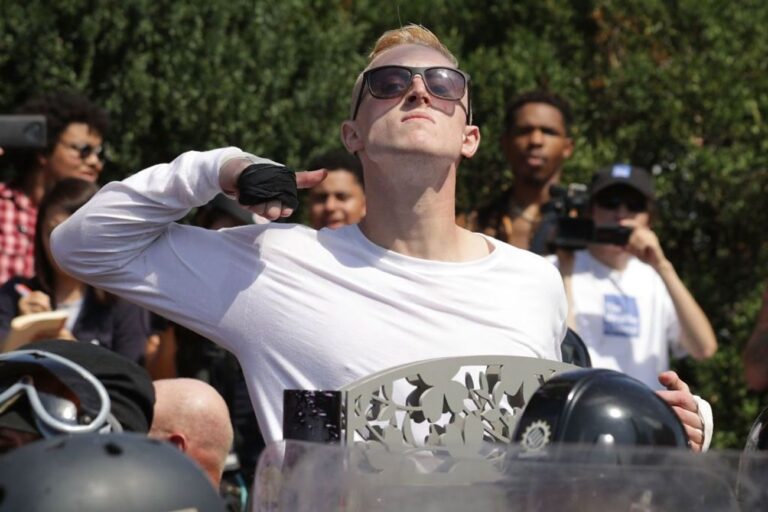 Si Trump est réélu – ou perd – attendez-vous à plus de violence de droite, préviennent les experts