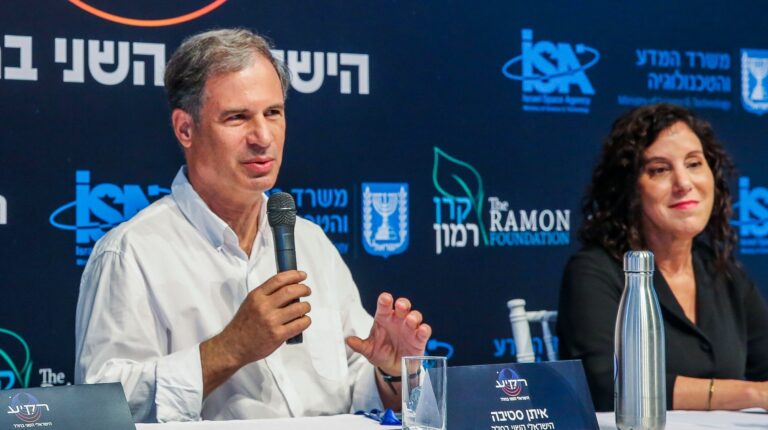 Un astronaute israélien apporte de la matzah à la Station spatiale internationale