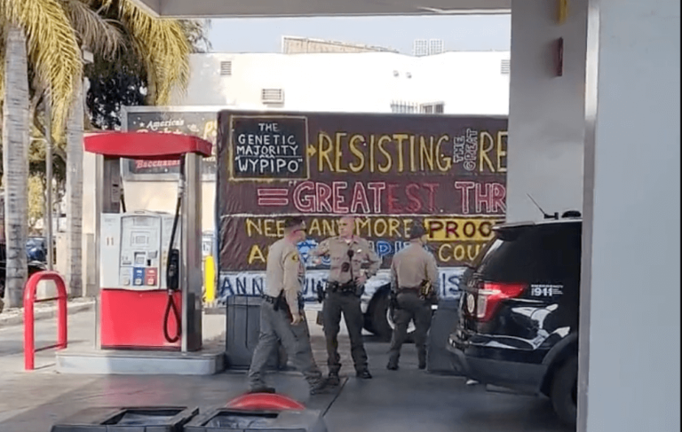 Un groupe haineux antisémite soupçonné dans l'incident d'un camion à West Hollywood