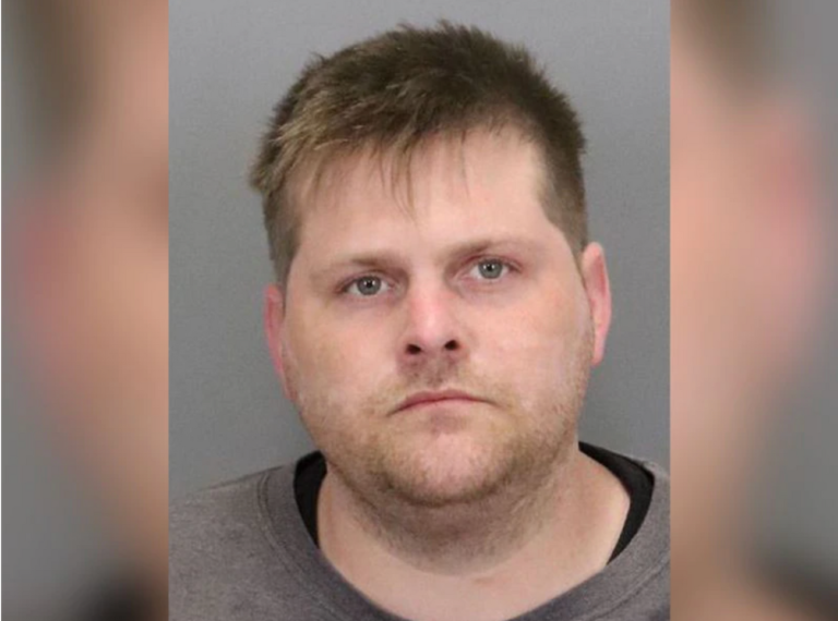 Un homme de la région de la Baie arrêté avec des armes voulait une communauté « réservée aux Blancs » sans Juifs