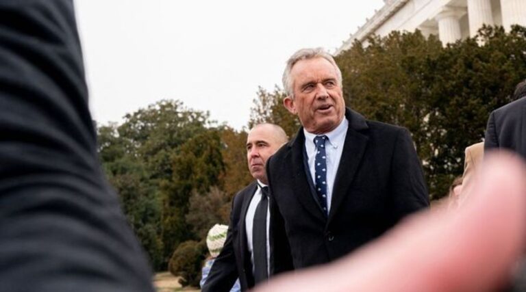 Une liste complète de chaque fois que RFK Jr. a comparé les mandats de vaccination à l'Holocauste