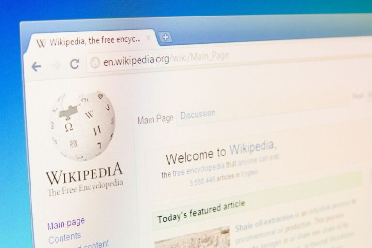 Wikipédia a résolu son problème de croix gammée rapidement.  Pourquoi personne d'autre ne peut le faire ?