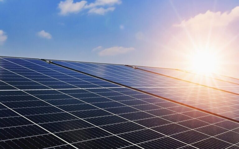 Lors d'une conférence sur l'énergie verte, l'industrie doute qu'Israël atteigne ses objectifs en matière d'énergies renouvelables