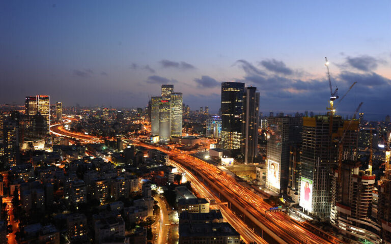 An aerial shot of Tel Aviv at night. April 15, 2018. (Photo by Mendy Hechtman/FLASH90)