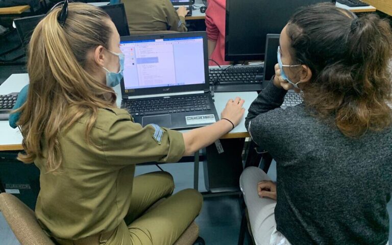 Programme pré-IDF à la recherche de jeunes femmes pour se former aux compétences en cybersécurité