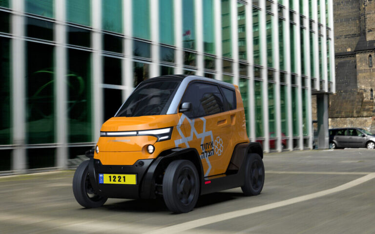 Les voitures électriques "pliables" israéliennes feront leurs débuts en tant que véhicules d'intervention d'urgence