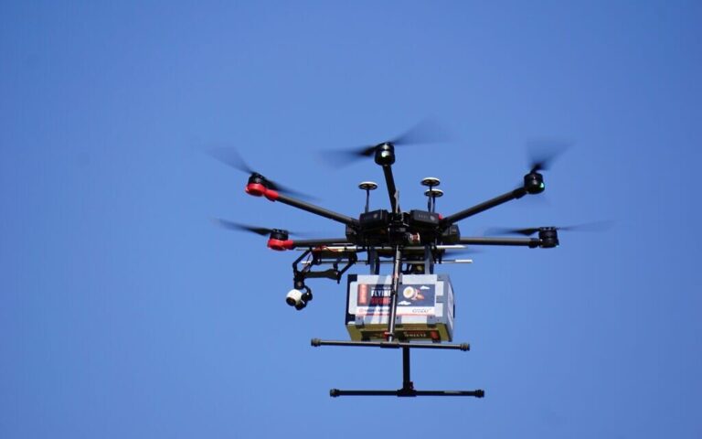 Des drones livrent des sushis et de la bière à Tel Aviv alors qu'Israël teste des drones commerciaux