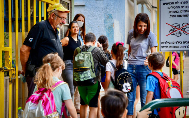 Les étudiants des villes à faible taux d'infection n'auront pas à se mettre en quarantaine après un contact avec le virus