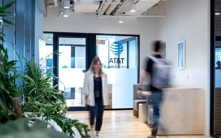 AT&T ouvre un nouveau centre de R&D à Tel Aviv, pour se concentrer sur les solutions cloud