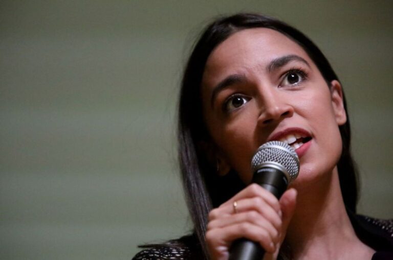Alexandria Ocasio-Cortez participera à la grande marche contre l'antisémitisme