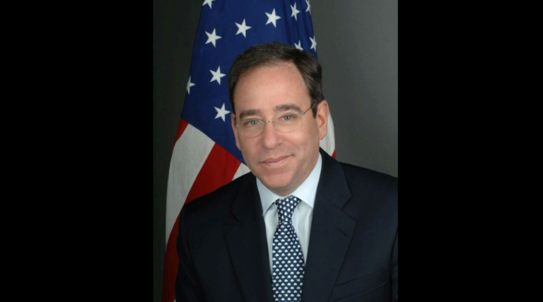 Biden nomme Tom Nides, un ancien haut responsable du département d'État d'Obama, ambassadeur en Israël