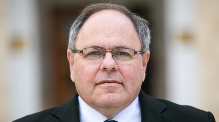 Dani Dayan, ancien diplomate israélien à New York et chef des implantations, a été choisi pour présider le musée israélien de l'Holocauste