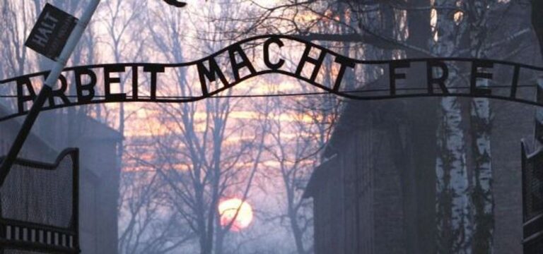 Des adolescents du Minnesota se moquent de l'envoi de Juifs à Auschwitz dans une vidéo TikTok