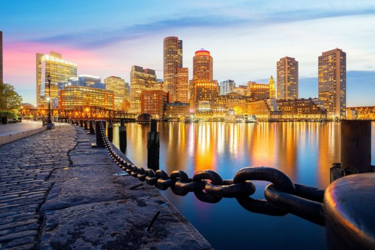 Des étoiles de David peintes à la bombe sur les immeubles d'habitation de Boston