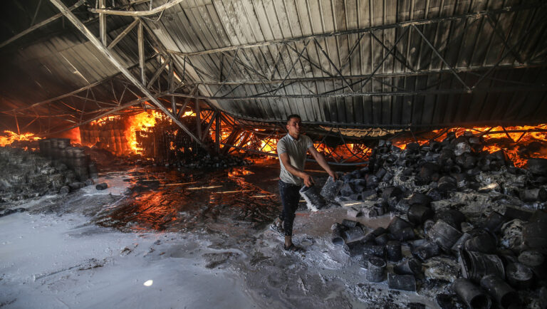 Jour 10 des combats : Israël frappe les tunnels du Hamas, les tirs de roquettes à Gaza diminuent, les efforts de cessez-le-feu se poursuivent