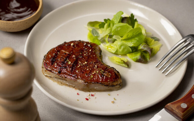 La startup de technologie alimentaire MeaTech dévoile le «plus grand steak cultivé» à ce jour