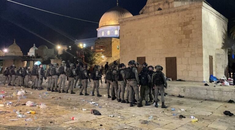 La violence fait rage en Cisjordanie et à Jérusalem, alors que des dizaines de personnes sont blessées dans des affrontements avec la police et que des assaillants palestiniens sont tués dans une fusillade