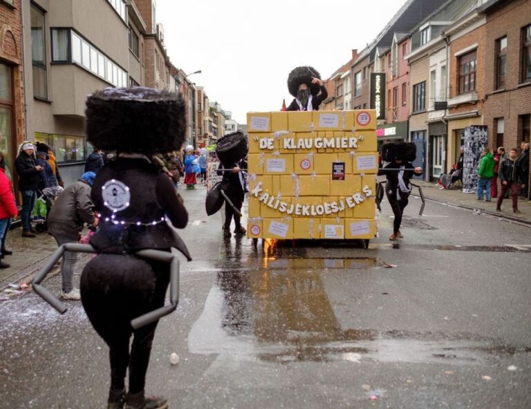 Le Premier ministre belge déclare que les caricatures juives au carnaval "endommagent" le pays