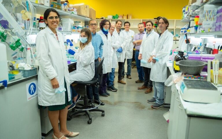 Le plan israélien pour un comprimé de vaccin COVID obtient 4,3 millions de dollars du fonds soutenu par Bill Gates